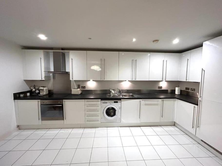 O2 Excel City Airport Apartment 런던 외부 사진