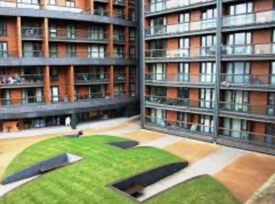 O2 Excel City Airport Apartment 런던 외부 사진