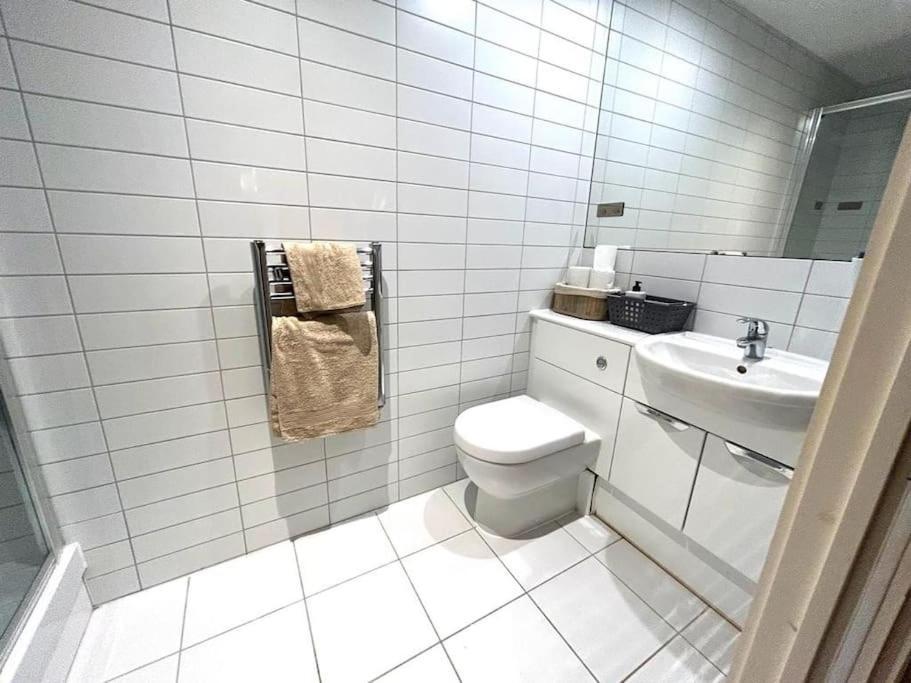 O2 Excel City Airport Apartment 런던 외부 사진