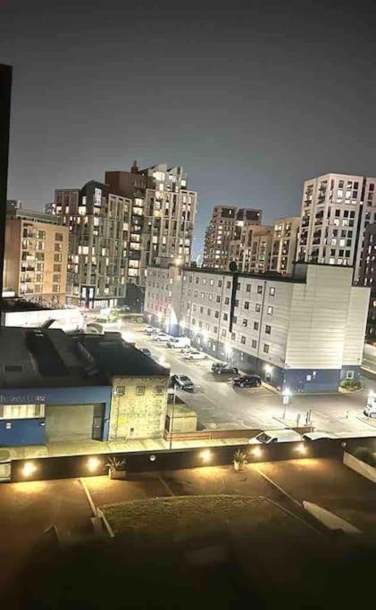 O2 Excel City Airport Apartment 런던 외부 사진